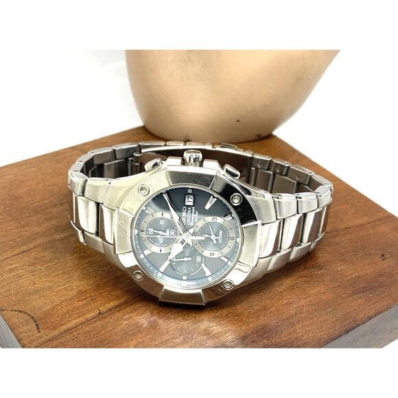 Seiko Men's Watch 7T62-0JJ0 Quartz Chronograph Gray Silver Stainless Steel 42mm - Picture 9 of 15